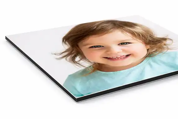 Durable photo print on aluminium in exhibition quality.