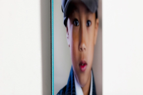 The professional lab photo print is glued between 3 mm acrylic and 3 mm dibond.