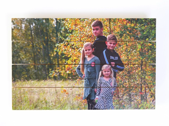 Photo printed on ayous wood is always knot-free.