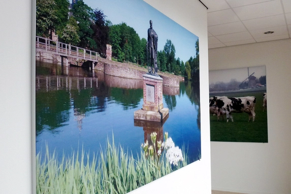 The stretch canvas is suitable for both portrait photos and landscape photos.