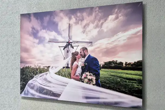For printing wedding reports, photos on aluminum are also very suitable.