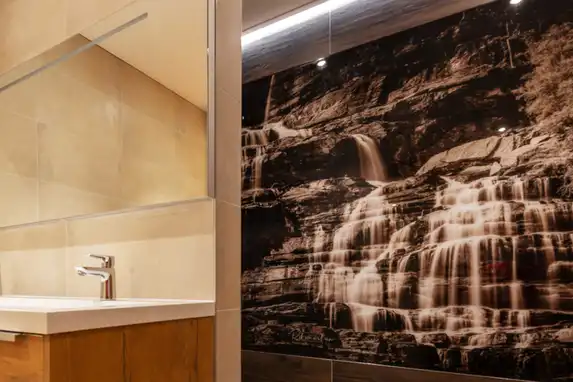 Photo on plexibond is also ideal for wet areas such as showers or bathrooms.