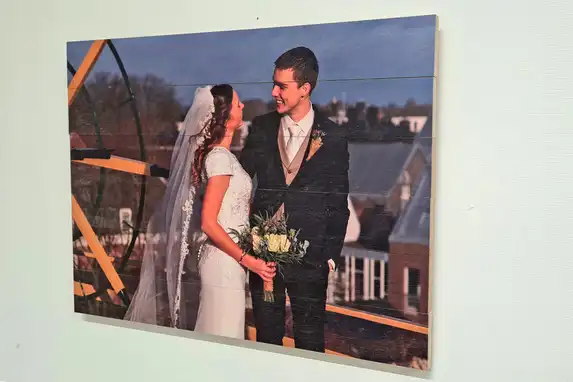 Photo printed on ayous wood is always knot-free.