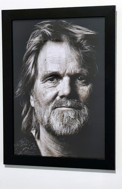 Photo gift photo enlargements are cut to exact size, making the photo prints very suitable for framing.